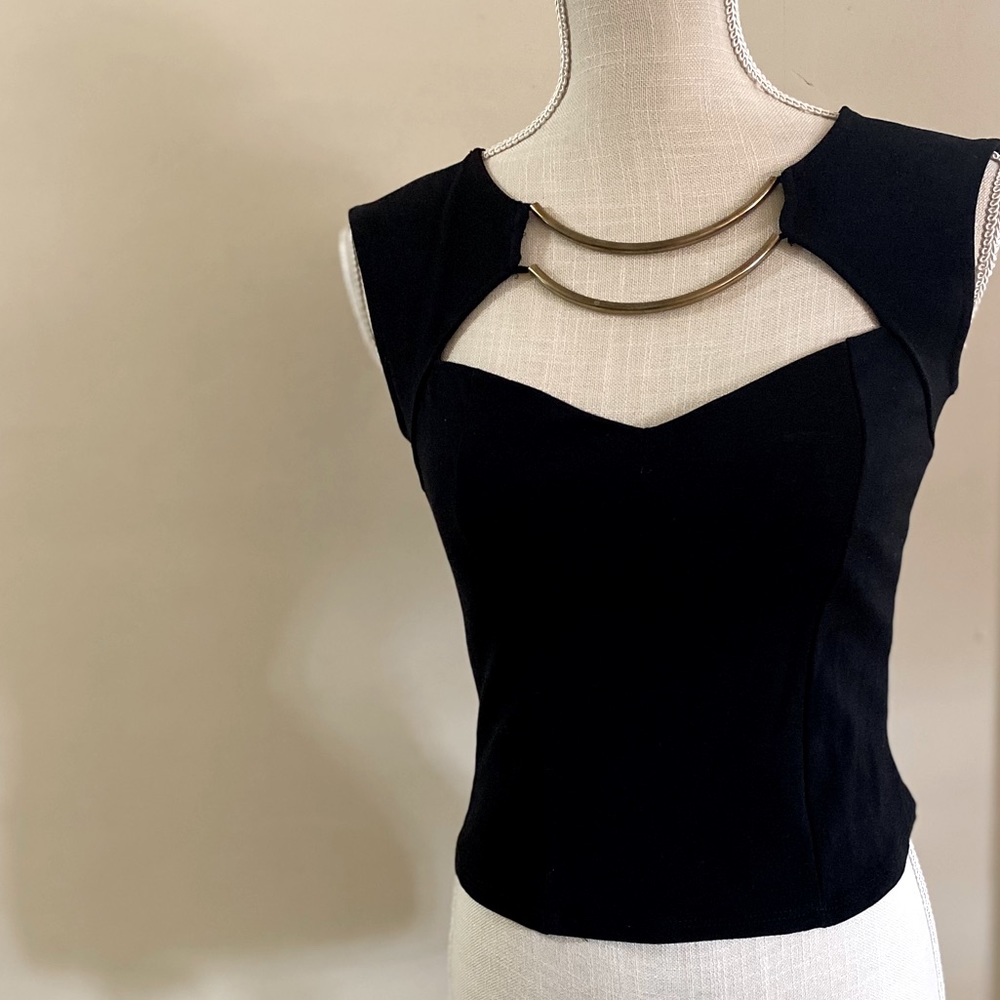 Black chain top